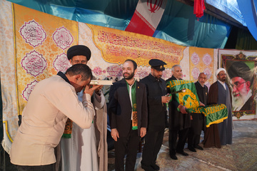 زیر سایه خورشید