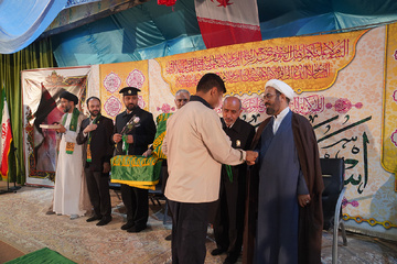 زیر سایه خورشید