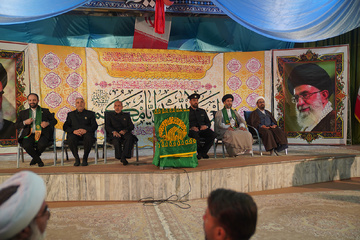 زیر سایه خورشید