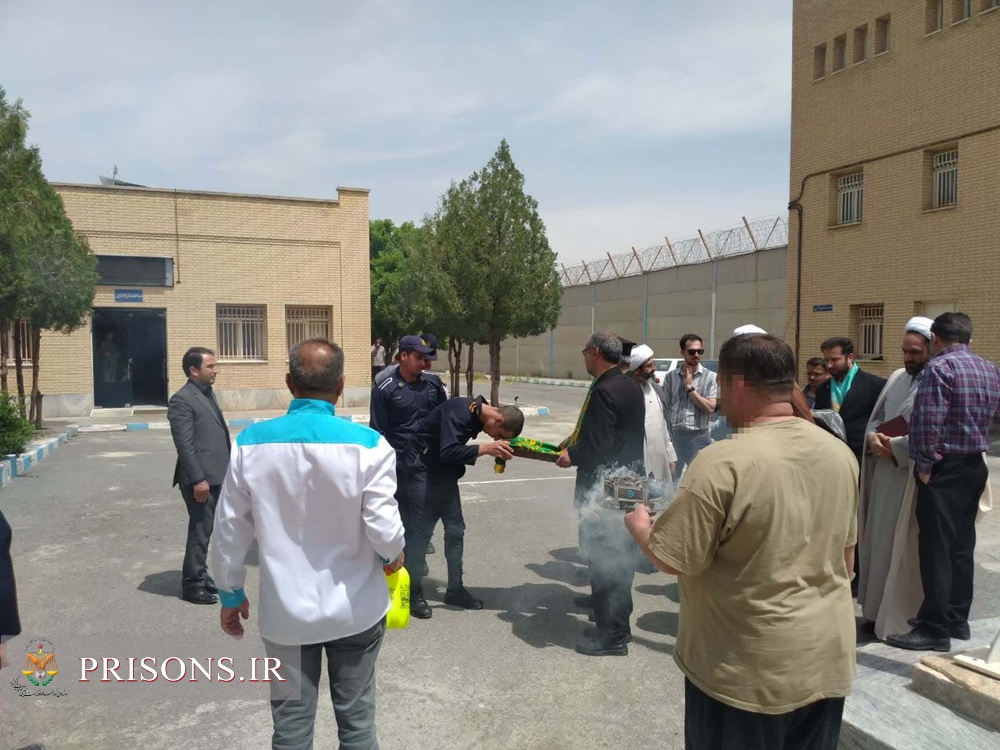 با پیچیدن شمیم عطر رضوی در زندان خمین؛ دل‌های چشم‌انتظار به سوی مشهدالرضا پر کشید