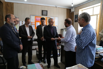 تجلیل مدیرکل زندان‌های قزوین از مدیر ومعلمان دبیرستان ساجدین
