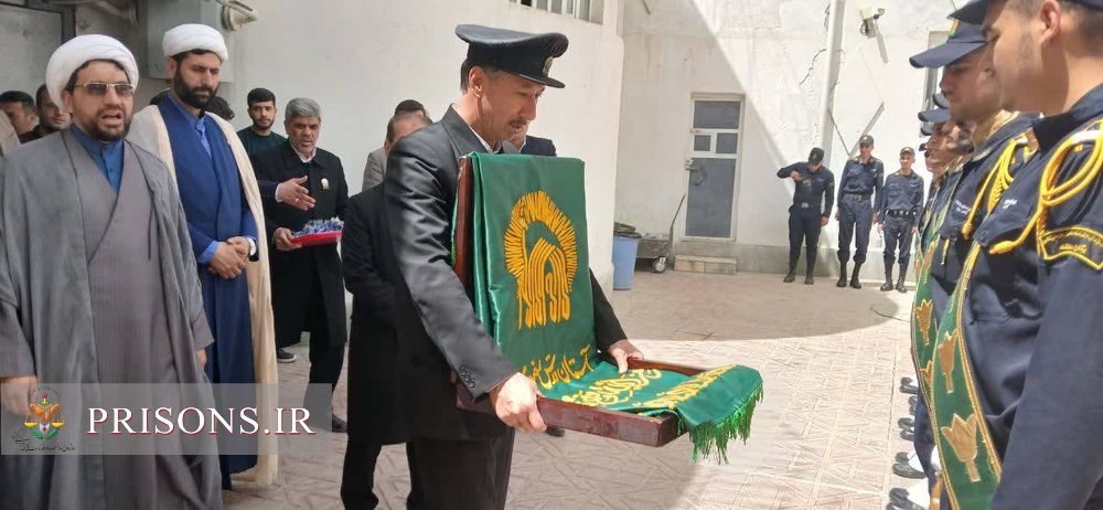 پرچم امام رضا (ع) در زندان مریوان موجب آزادی ۶ زندانی شد پرچم امام رضا (ع) در زندان مریوان موجب آزادی ۶ زندانی شد
