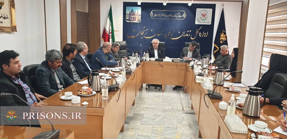 تجلیل مدیر کل از روانشناسان زندانهای استان زنجان تجلیل مدیر کل از روانشناسان زندانهای استان زنجان