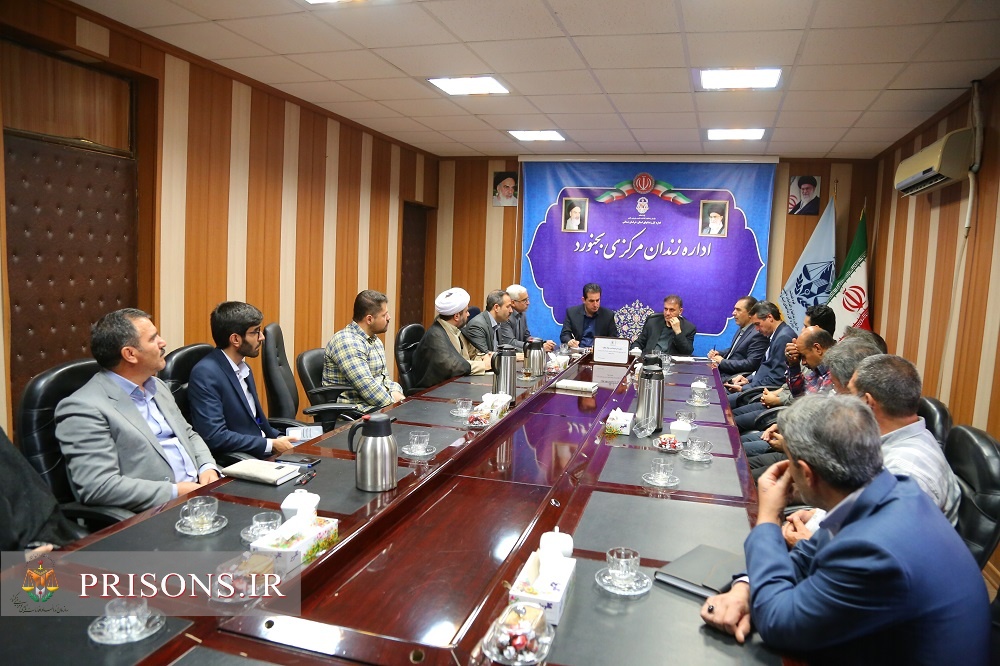 تجلیل از معلمان مراکز اصلاحی با حضور مدیران کل زندان‌ها و آموزش و پرورش