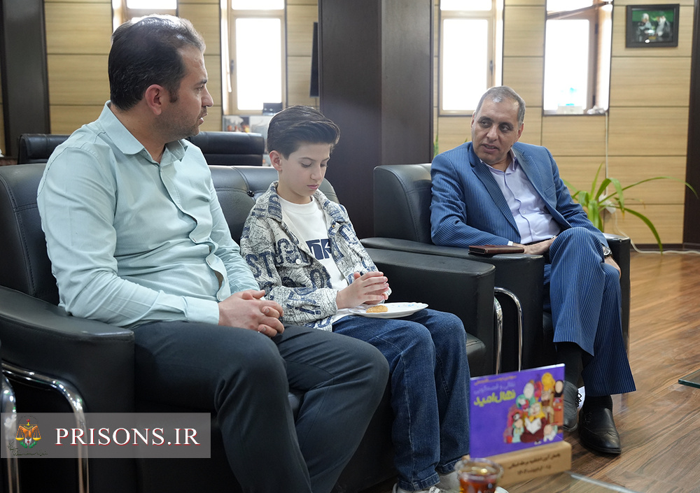 نوجوان یزدی جایزه نقدی جشنواره "نهال امید" را جهت آزادی زندانی اهدا کرد