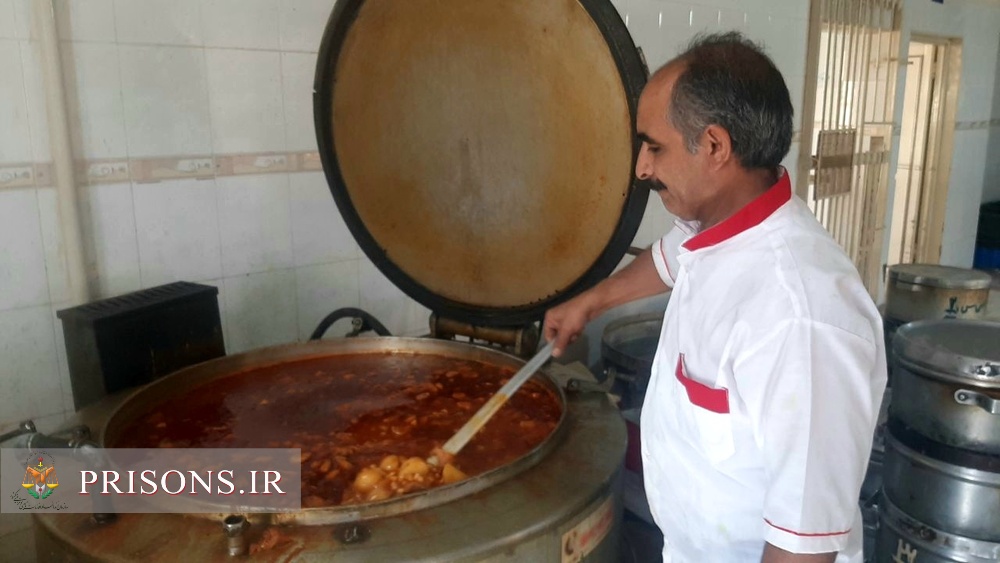 زندانیان ایلام مهمان سفره ضامن آهو بودند زندانیان ایلام مهمان سفره ضامن آهو بودند