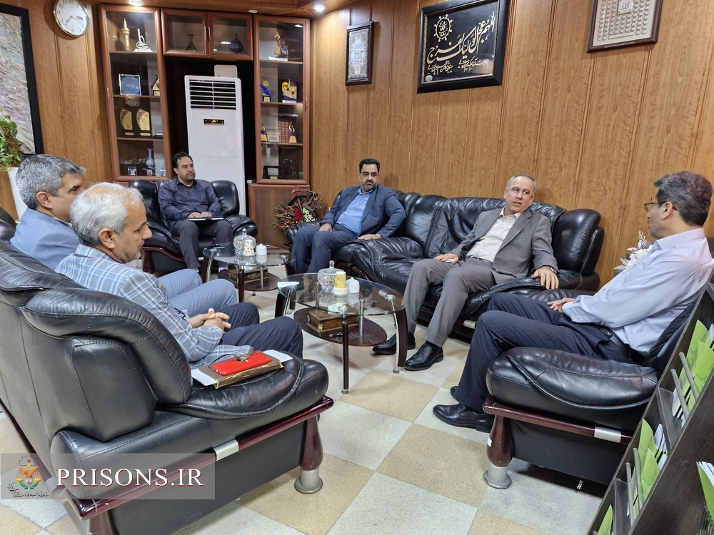 نشست مدیرکل زندان های بوشهر با رئیس سازمان برنامه و بودجه استان