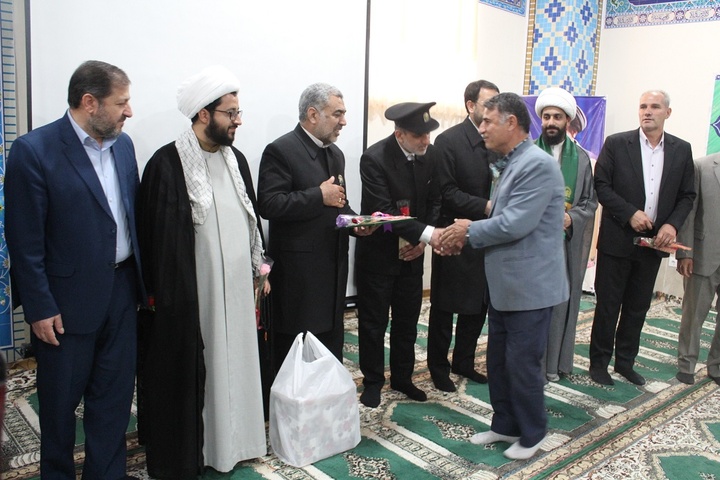 تجلیل از معلمین مراکز اصلاحی و تربیتی ایلام با حضور خدام حرم رضوی