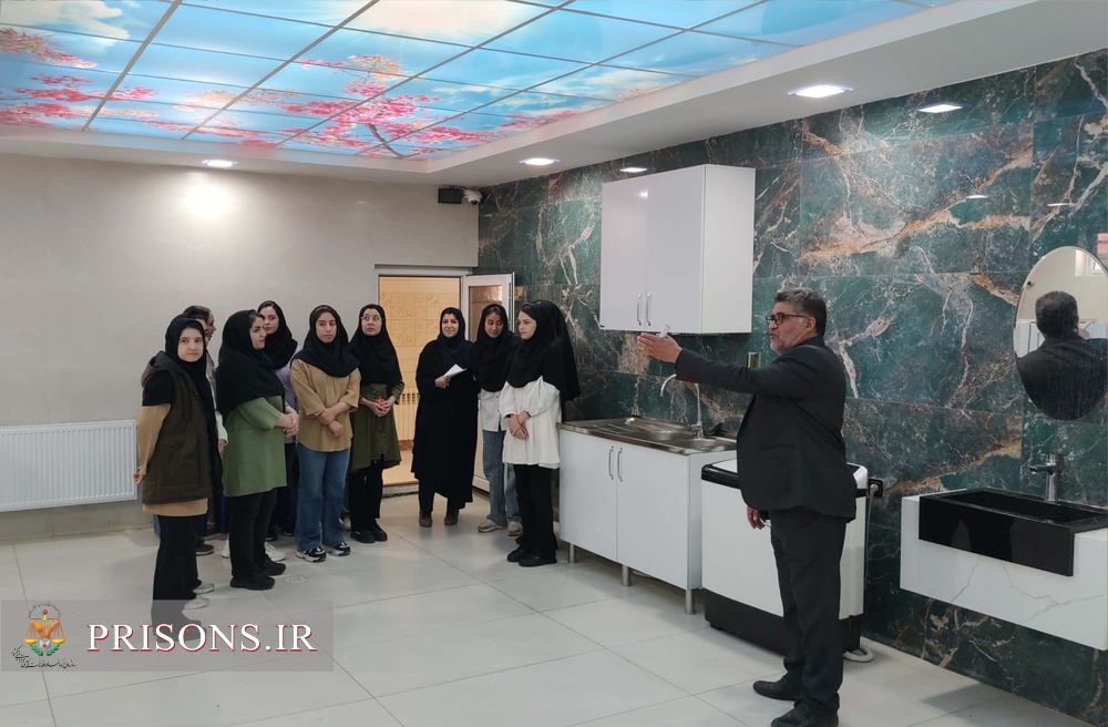 تور علمی دانشجویان رشته روانشناسی دانشگاه محقق اردبیلی از ندامتگاه زنان 