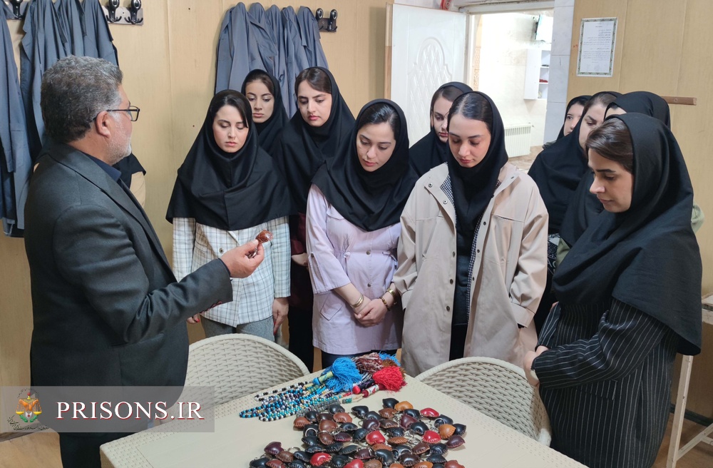 تور علمی دانشجویان رشته روانشناسی دانشگاه محقق اردبیلی از ندامتگاه زنان 