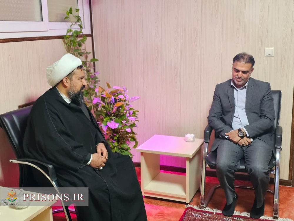 دیدار سرپرست ندامتگاه مرکزی کرج با امام جمعه شهرستان چهارباغ دیدار سرپرست ندامتگاه مرکزی کرج با امام جمعه شهرستان چهارباغ