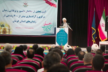 آزادی زندانی کرمان
