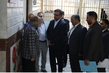 مسئولین قضائی استان چهارمحال و بختیاری با زندانیان موسسات کیفری مرکز استان دیدار کردند