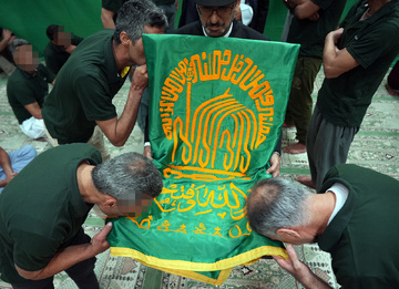 آزادی 8 زندانی یزدی به برکت حضور پرچم رضوی