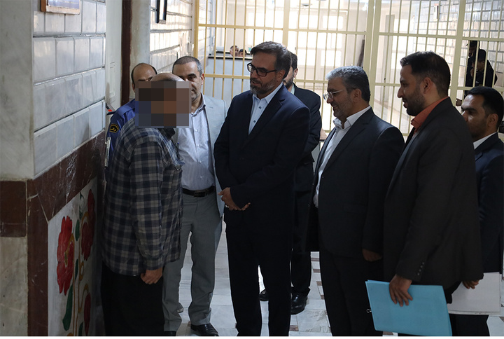 مسئولین قضائی استان چهارمحال و بختیاری با زندانیان موسسات کیفری مرکز استان دیدار کردند