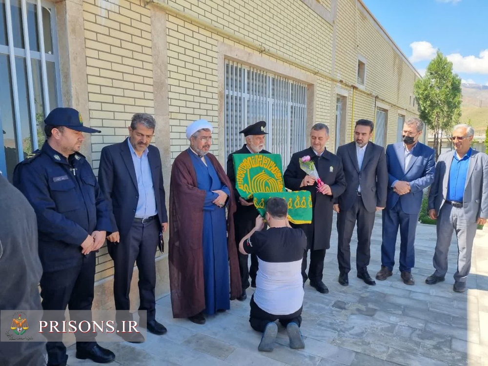 آزادی دو زندانی مرند به برکت حضور پرچم رضوی در دهه کرامت