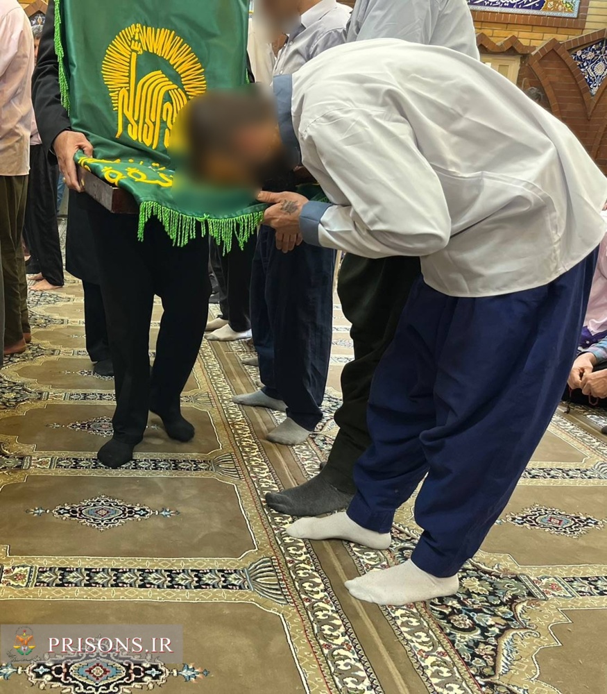 اشک شوق در کنار پرچم رضوی و آزادی ۴ زندانی بیجاری اشک شوق در کنار پرچم رضوی و آزادی ۴ زندانی بیجاری