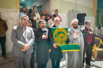 پرچم حرم رضوی در زندان‌ زرند