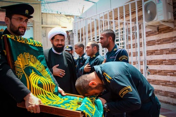 پرچم حرم رضوی در زندان‌ جیرفت