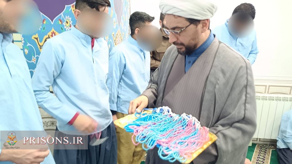 به حرمت پرچم مطهر رضوی ۳۵ زندانی از زندان مرکزی سنندج آزاد شدند