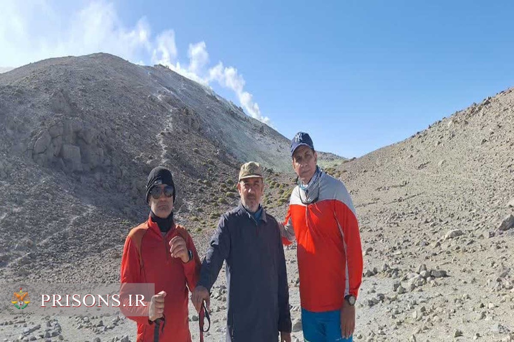 صعود گروه کوهنوردی کارکنان زندان‌های استان سیستان و بلوچستان به قله تفتان خاش