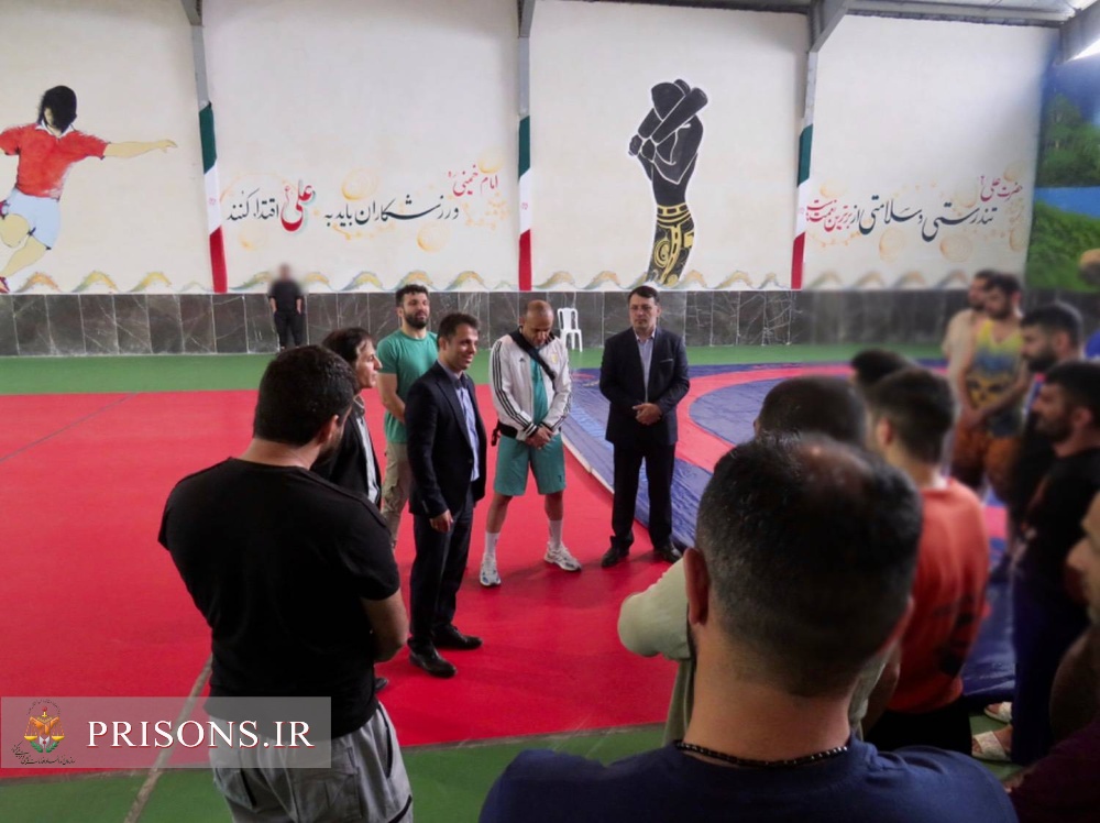 حضور سرمربی تیم ملی کشتی فرنگی ایران در تمرین کشتی پهلوانی زندانیان آملی