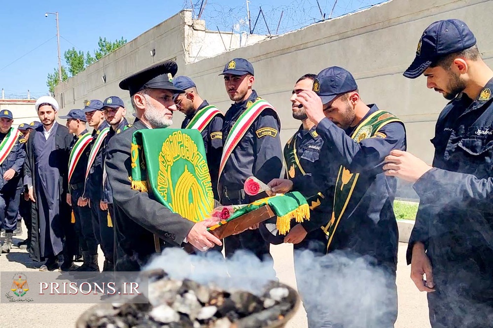 فیلم| حضور سفیران حامل پرچم حرم رضوی در زندان مرکزی اردبیل