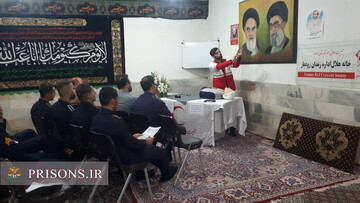 برگزاری دوره آموزش عمومی کمک‌های اولیه در زندان رودبار به مناسبت هفته هلال‌احمر