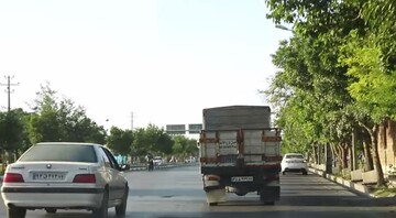 فیلم| توزیع غذای گرم روزانه بین خانواده زندانیان نیازمند مشهدی 