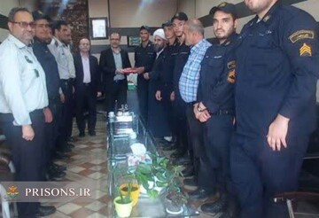 مراسم تجلیل از سرباز وظیفه به مناسبت روز تولد در زندان‌ رودسر