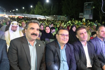 بازدید مدیرکل زندان‌های خراسان شمالی از نمایشگاه توانمندی‌های زندانیان در حاشیه جشنواره اقوام ایرانی