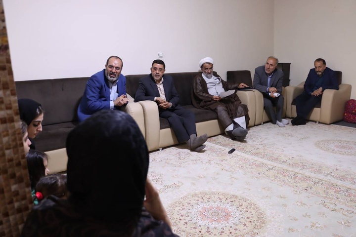 فیلم| سرکشی از خانواده زندانیان نیازمند تهرانی با حضور مدیرکل زندان‌ها و معاون دادستان