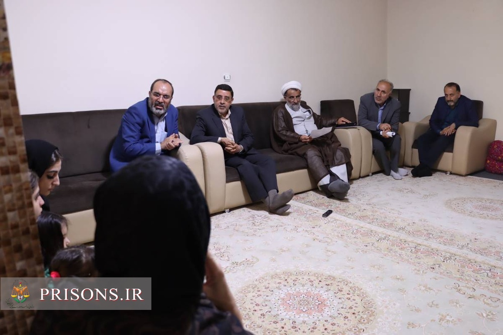 فیلم| سرکشی از خانواده زندانیان نیازمند تهرانی با حضور مدیرکل زندان‌ها و معاون دادستان