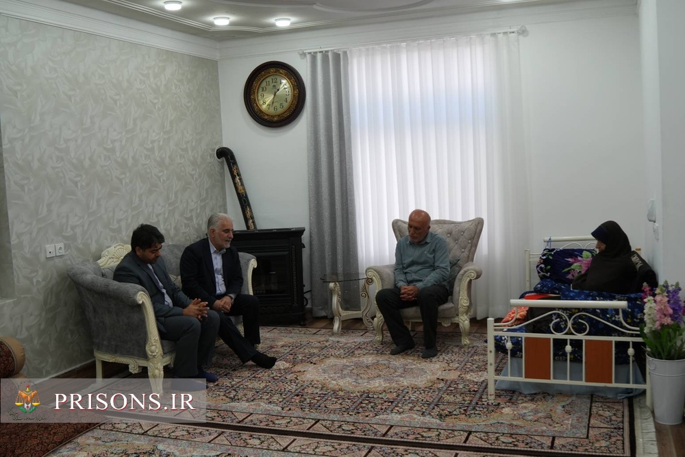 دیدار رئیس سازمان زندان‌ها با خانواده شهیدان صفر و قربان جعفرزاده