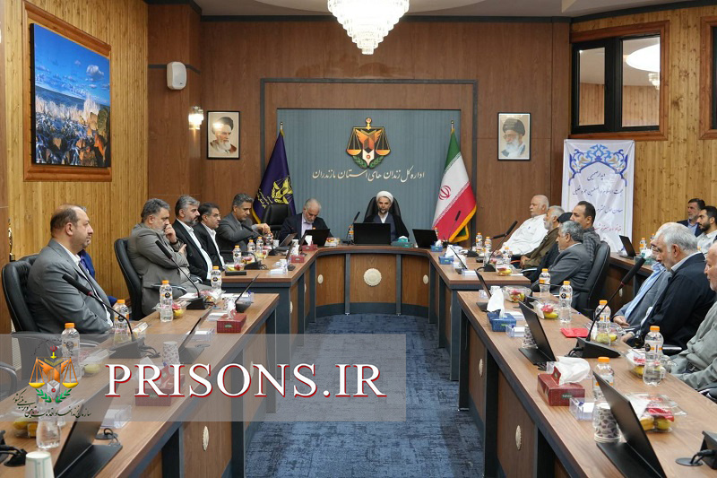 دیدار معاون اول قوه قضاییه و رئیس سازمان زندان‌ها با جمعی از خانواده‌های معظم شهدا در استان مازندران