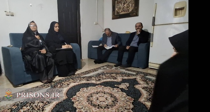 فیلم| سرکشی سرپرست زندان‌های گیلان به همراه خانواده شهید دیبایی از خانواده زندانیان کم بضاعت