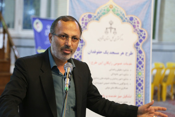 مدیر زندان مرکزی قزوین در میز خدمت مردمی به بررسی مشکلات مراجعین پرداخت  
