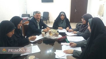 اعطای ارفاقات قضایی به جمعی از زندانیان زن با حضور قاضی ناظر زندان 