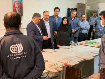بازدید مدیران کل زندان‌ها و میراث فرهنگی استان مرکزی از کارگاه‌های صنایع دستی زندانیان