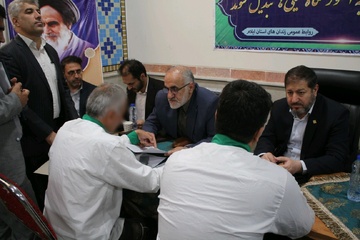 میز خدمت قضایی در زندان مرکزی ایلام با حضور مدیرکل امور ایثارگران قوه‌قضاییه