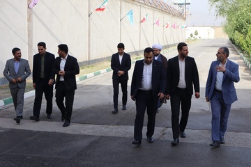 بازدید مسئولین قضایی شهرستان اراک از زندان مرکزی و اردوگاه کاردرمانی استان
