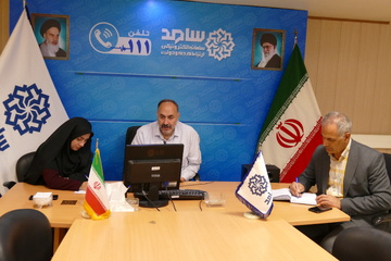 پاسخگویی تلفنی مدیرکل زندان‌های استان مرکزی به خانواده زندانیان در روز نسیم مهر