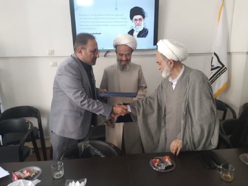 جلسه هم‌اندیشی اعضا بنیاد نهج‌البلاغه استان اصفهان با سرپرست اداره کل زندان‌های استان