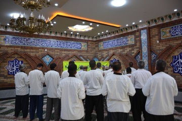 برگزاری نماز عید قربان در زندان‌های استان کردستان با حضور پرسنل، سربازان و زندانیان