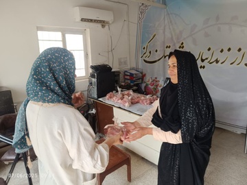 توزیع ۱۵۰ کیلوگرم گوشت گرم بین خانواده زندانیان نیازمند شهرستان درگز، گناباد و سرخس