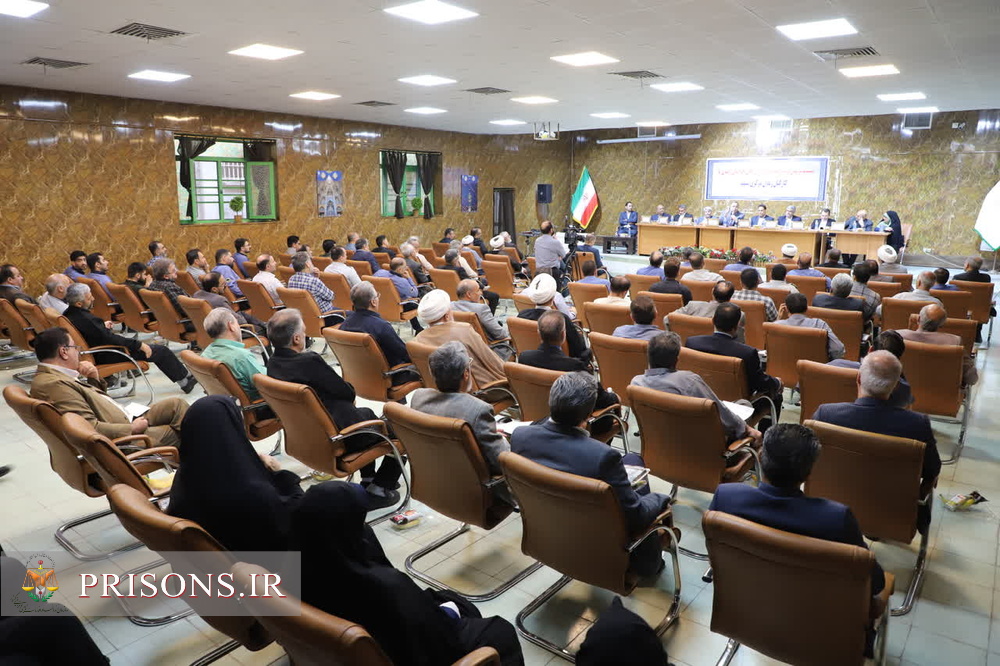 نشست پرسش و پاسخ مدیرکل زنندان های خراسان رضوی با کارکنان زندان مرکزی مشهد