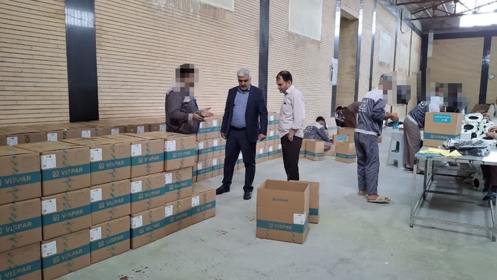 فیلم| رونق اشتغال برای زندانیان در «کارگاه مونتاژ قطعات آبیاری کشاورزی» زندان ملایر