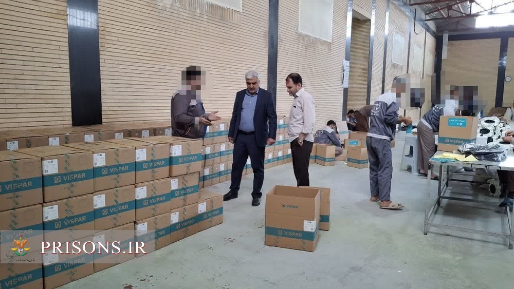 فیلم| رونق اشتغال برای زندانیان در «کارگاه مونتاژ قطعات آبیاری کشاورزی» زندان ملایر
