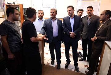 مسئولین قضائی استان چهارمحال و بختیاری با زندانیان مرکز استان دیدار کردند