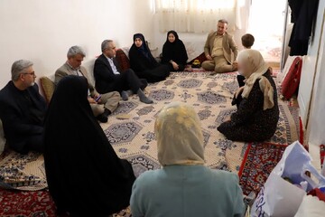 سرکشی مدیرکل زندانهای استان از خانواده بی بضاعت زندانیان 